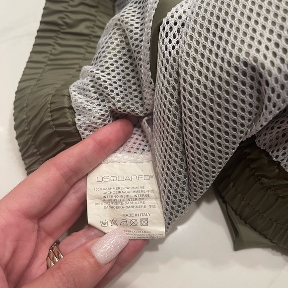 DSQUARED2 Men’s Shorts - Picture 4 of 5